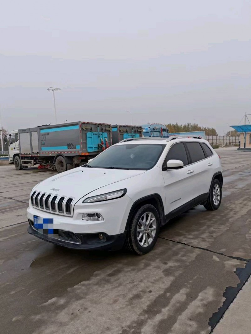 邯郸17年Jeep自由光3