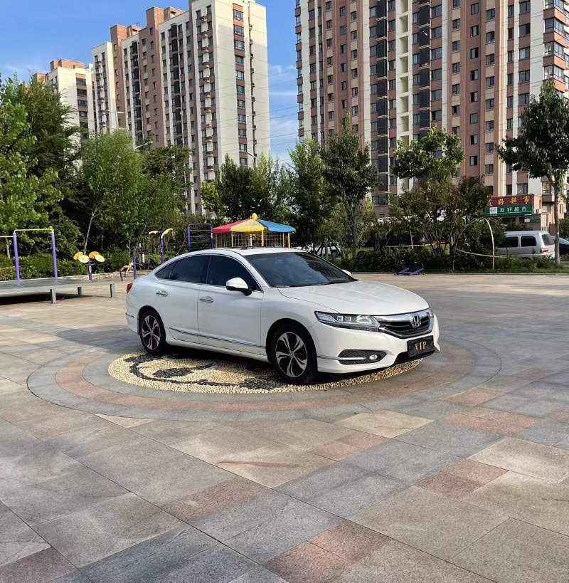 青岛16年本田思铂睿3
