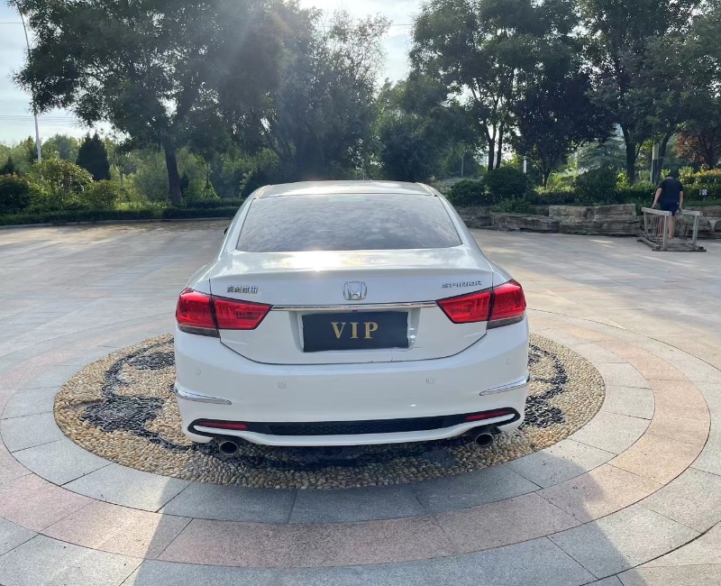 青岛16年本田思铂睿2