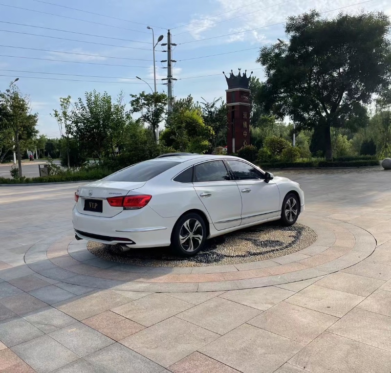 青岛16年本田思铂睿4