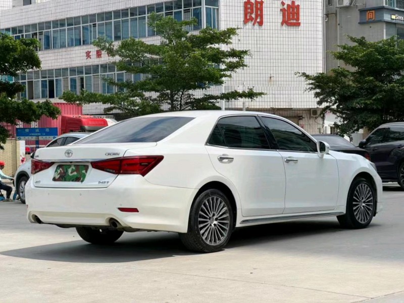 东莞18年丰田皇冠8