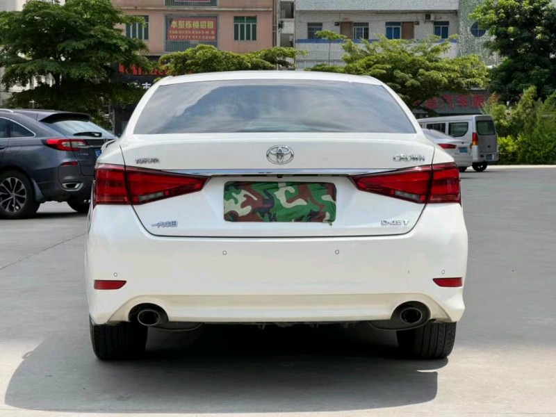 东莞18年丰田皇冠9