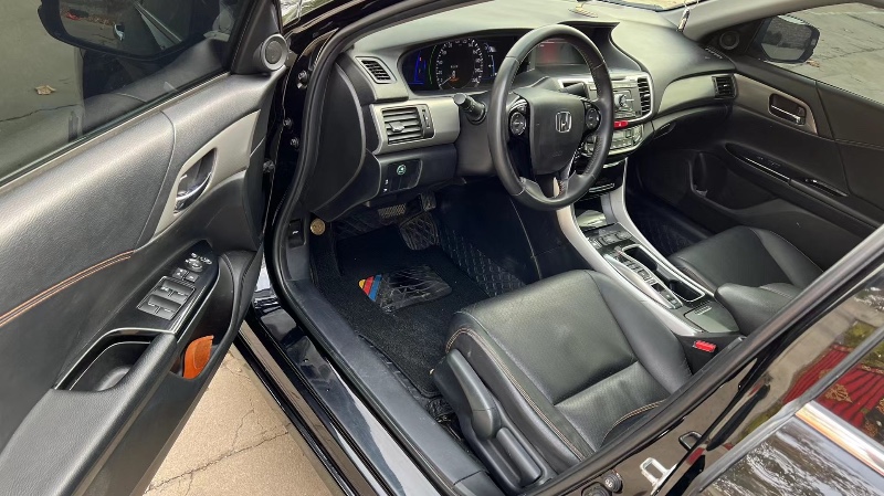 北京18年本田雅阁4