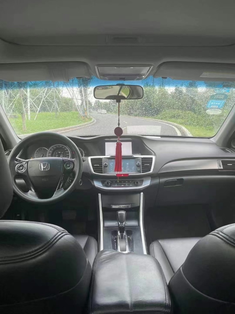 青岛14年本田雅阁5