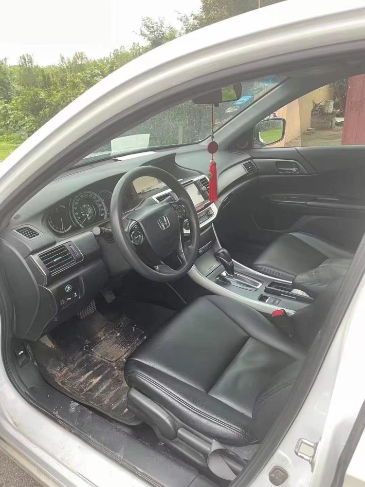 青岛14年本田雅阁8