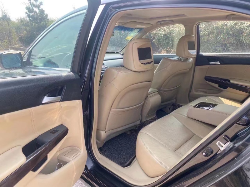 青岛13年本田雅阁6