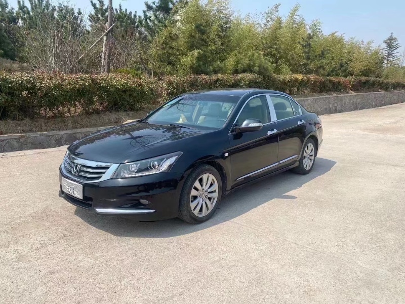 青岛13年本田雅阁2