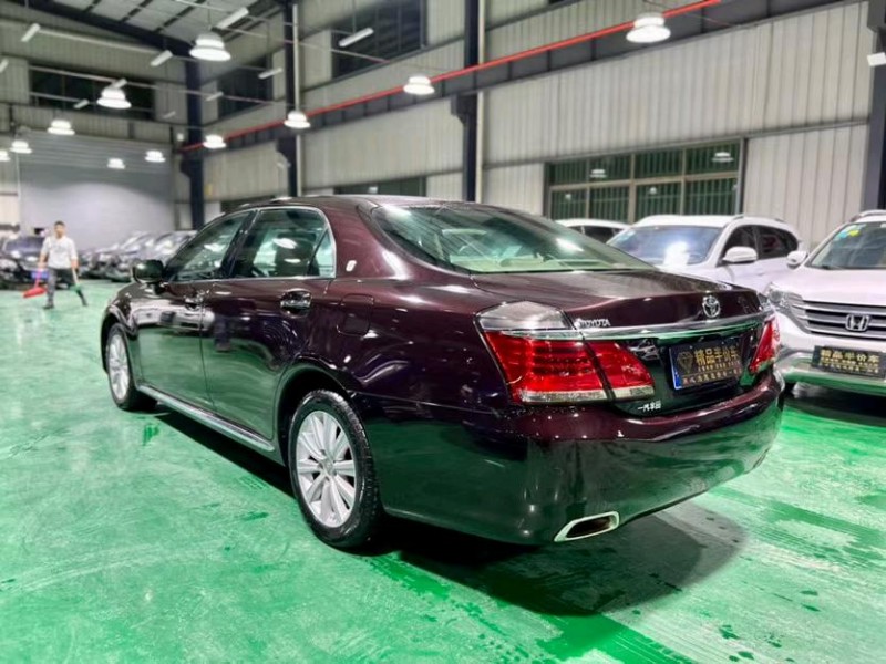 东莞14年丰田皇冠8