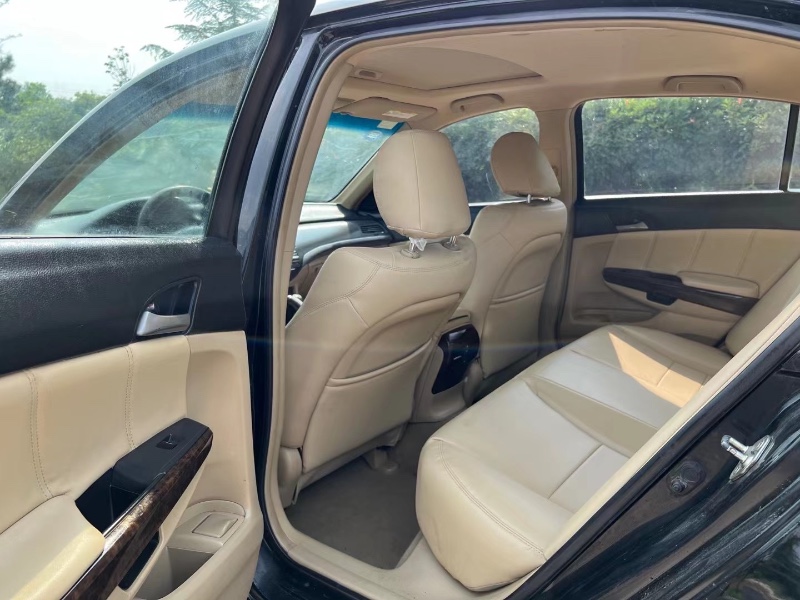 青岛10年本田雅阁7