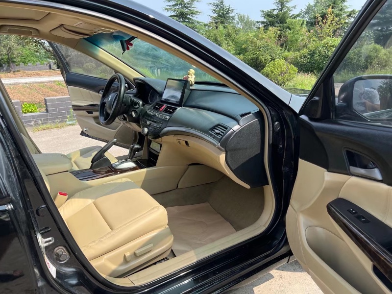 青岛10年本田雅阁8