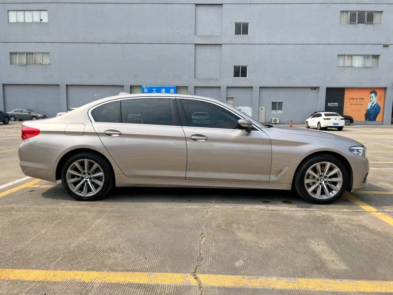 广州17年宝马5系4