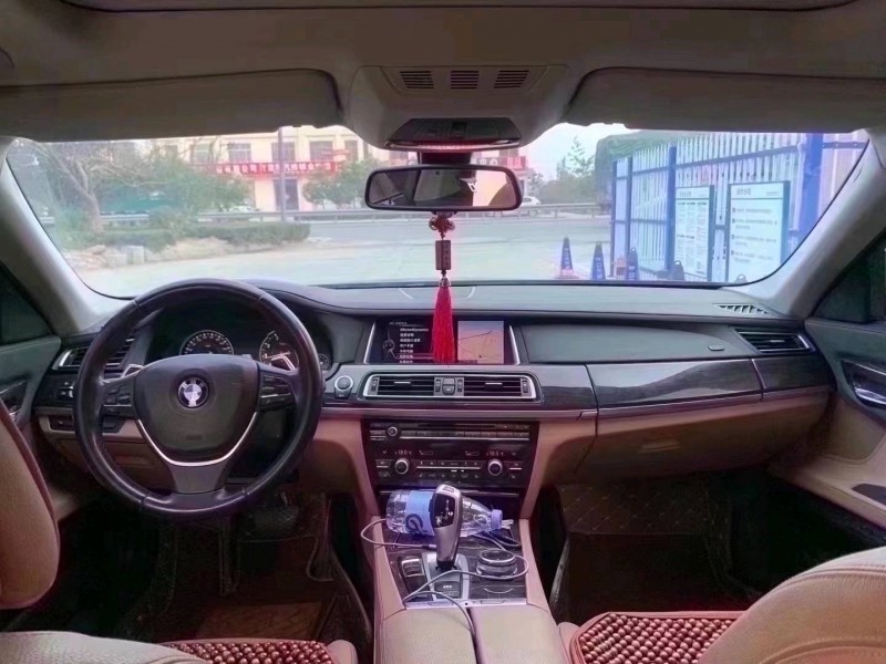 北京14年宝马7系8