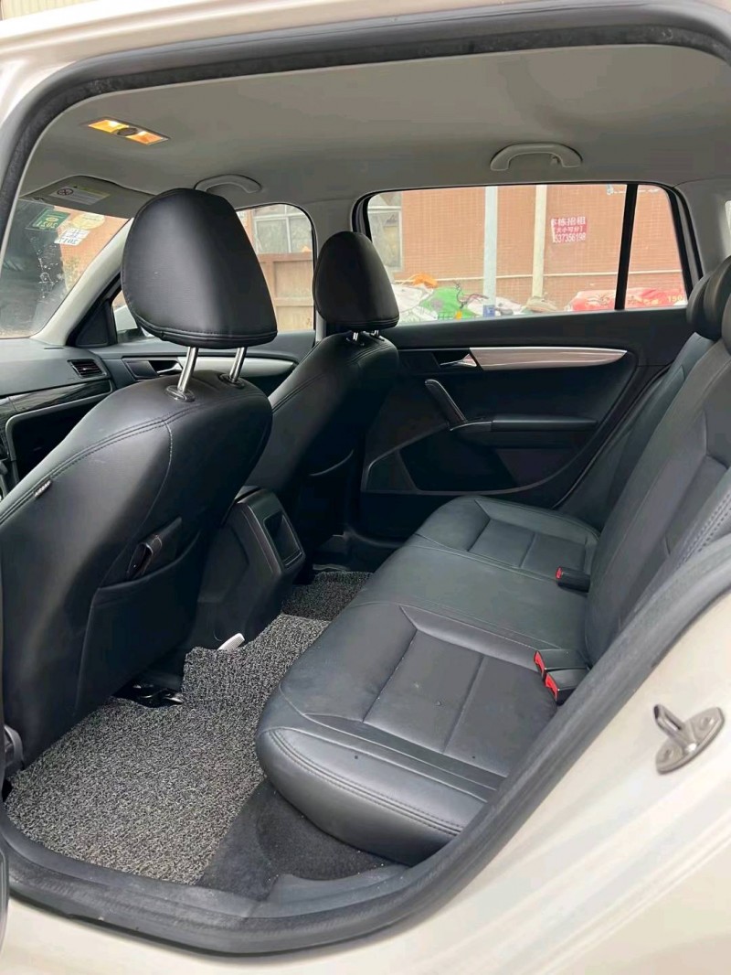 东莞15年大众朗行5