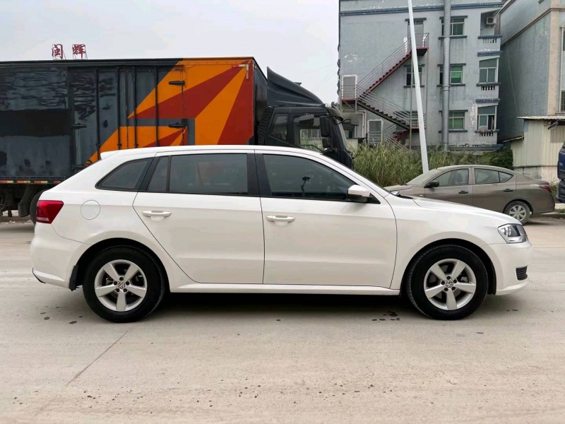 东莞15年大众朗行7