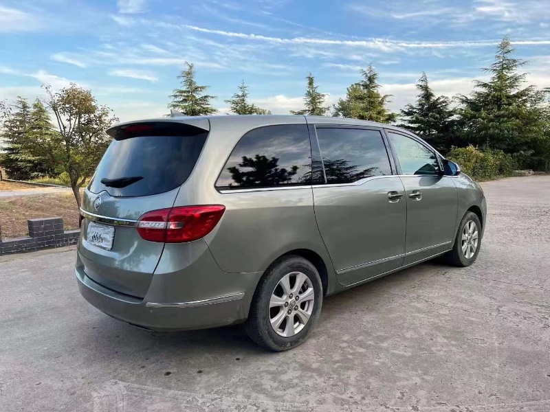 青岛15年别克GL82