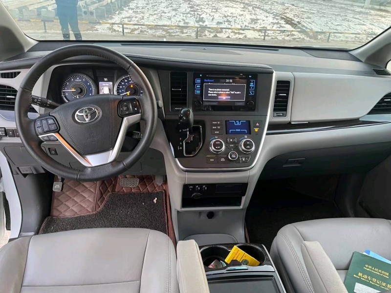 徐州17年丰田塞纳6