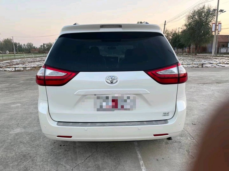 徐州17年丰田塞纳1