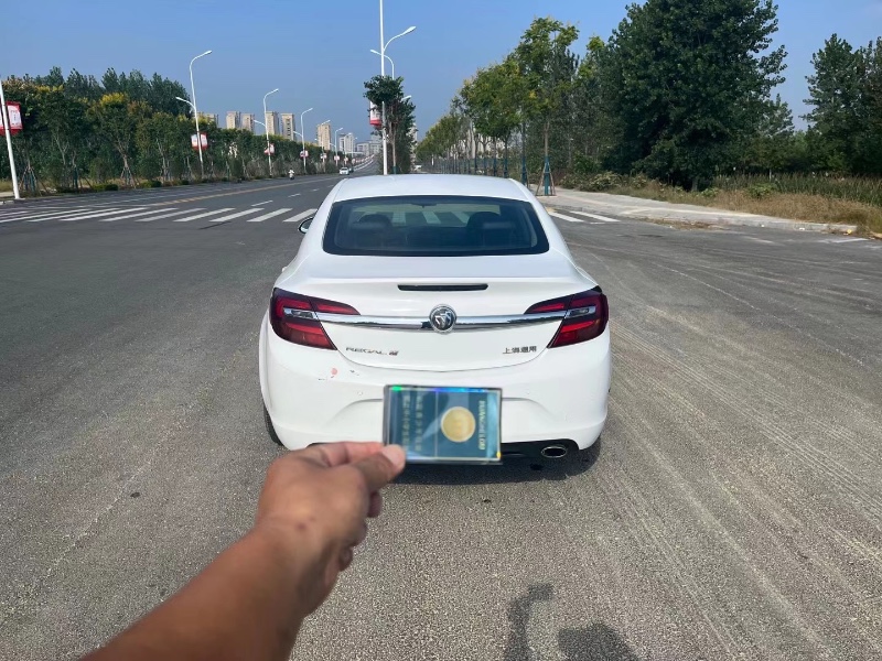 武汉15年别克君威3