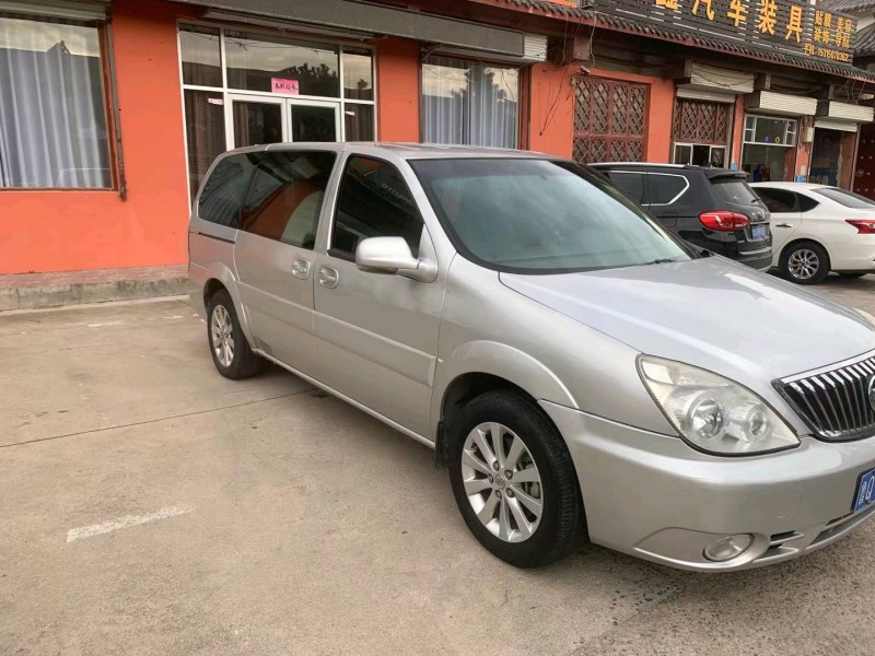 济南11年别克GL82