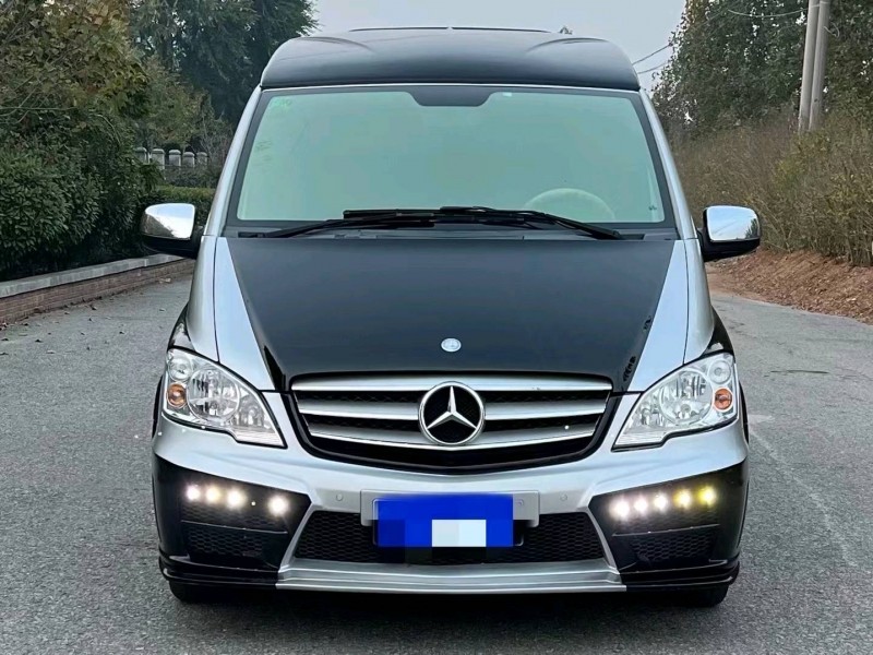 青岛17年奔驰威霆8