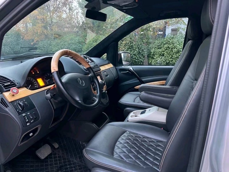 青岛17年奔驰威霆5