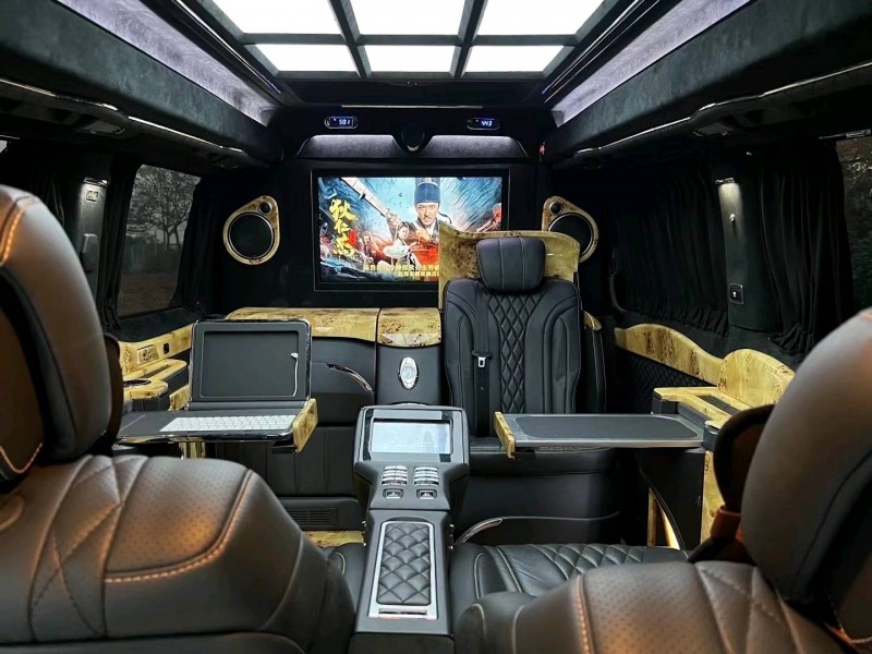 青岛17年奔驰威霆4