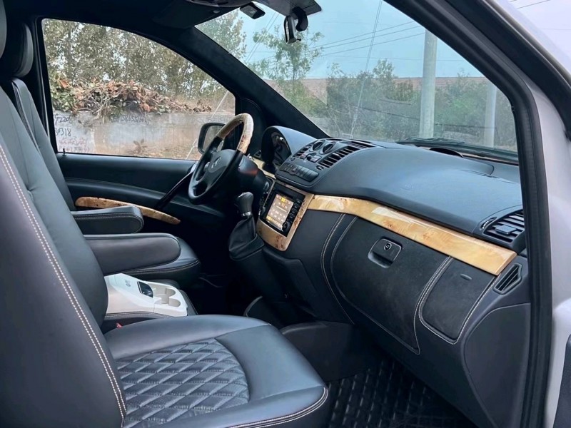 青岛17年奔驰威霆2