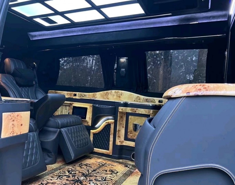 青岛17年奔驰威霆3