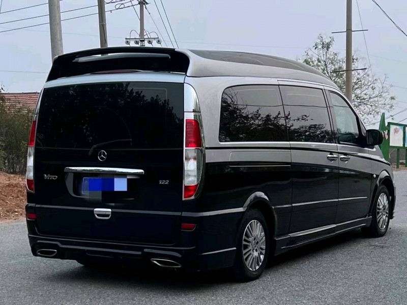 青岛17年奔驰威霆1