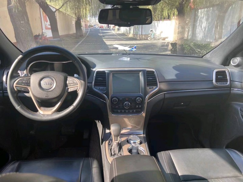 青岛16年Jeep大切诺基6