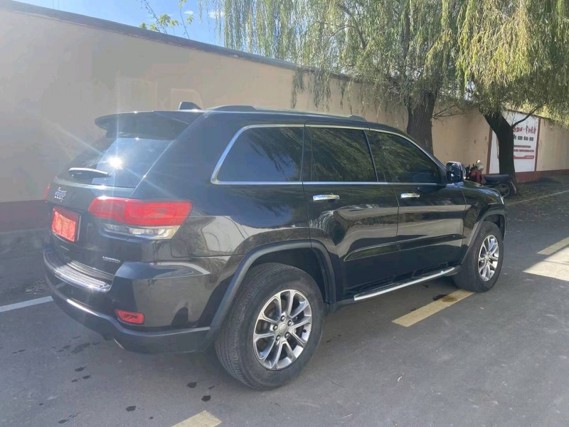 青岛16年Jeep大切诺基3