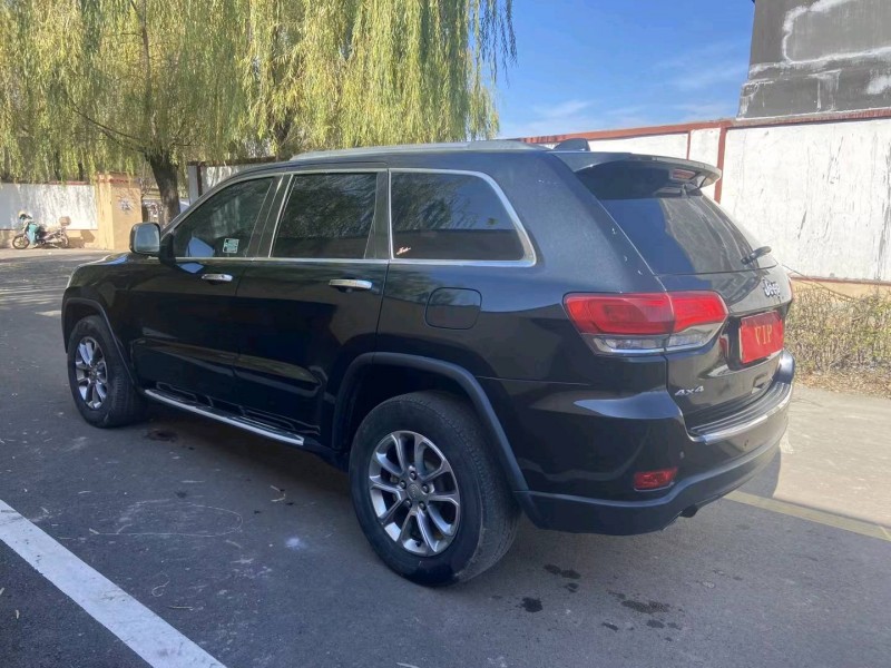 青岛16年Jeep大切诺基2