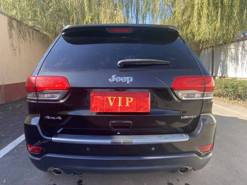 青岛16年Jeep大切诺基1