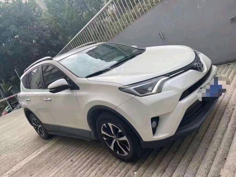 嘉兴18年丰田RAV49