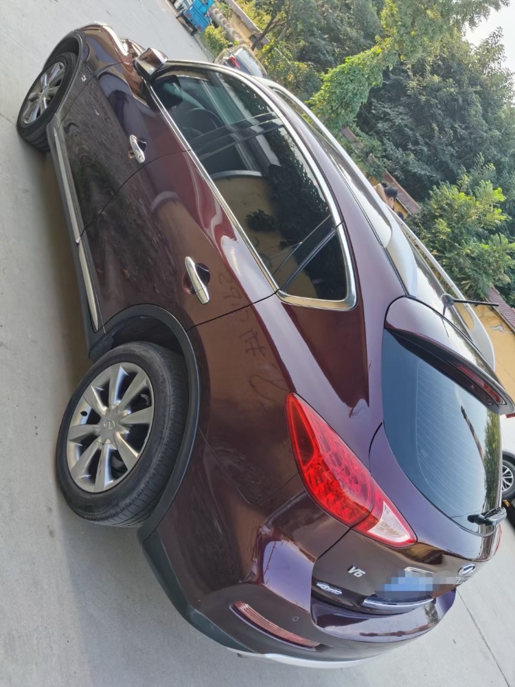 枣庄17年英菲尼迪QX506