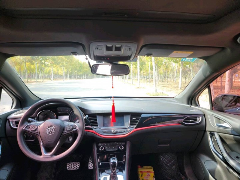 济南17年别克威朗9