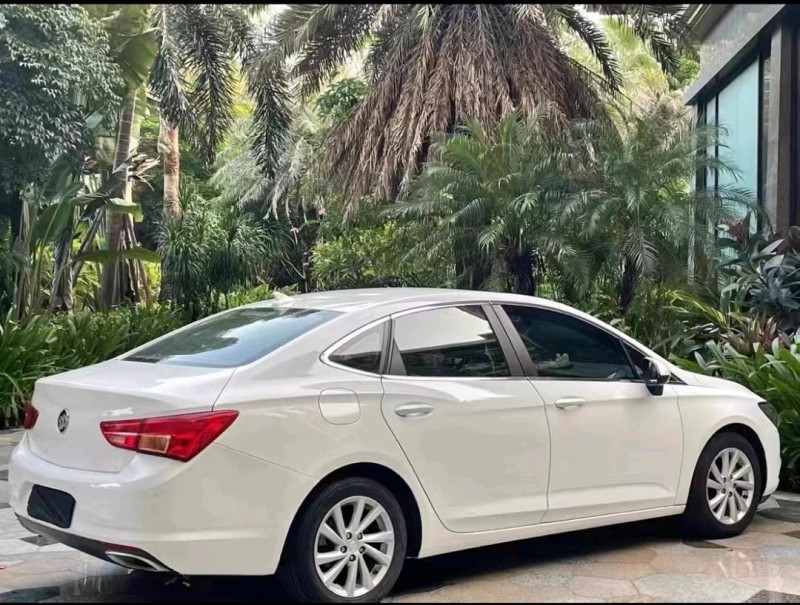 济南16年别克威朗5