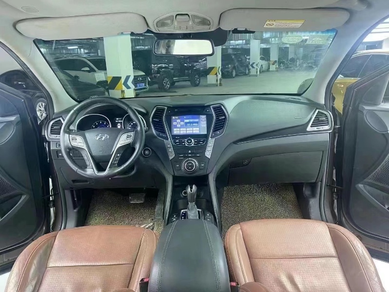 成都14年现代新胜达8