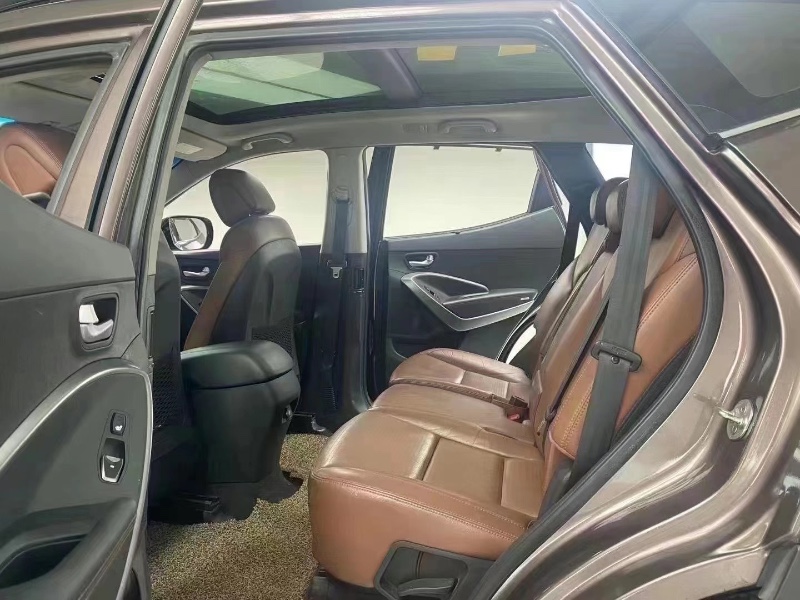 成都14年现代新胜达9