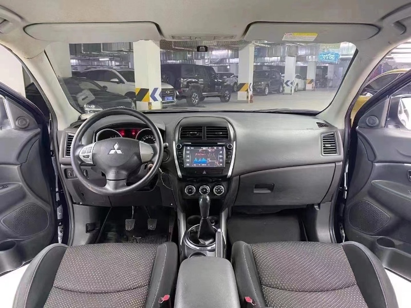 成都14年三菱劲炫7