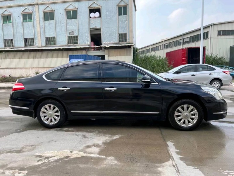 东莞10年日产天籁2