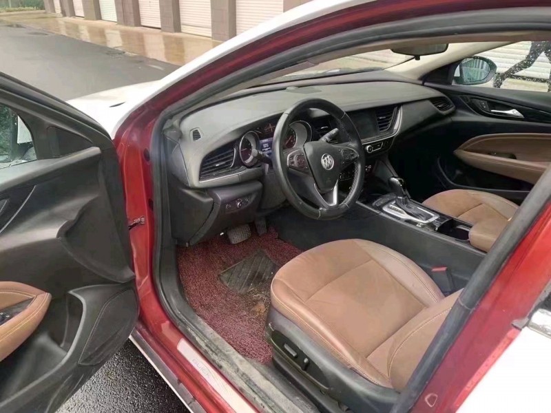 济宁19年别克君威4