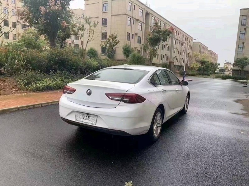 济宁19年别克君威7