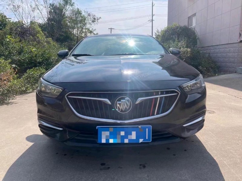 潍坊18年别克君威1