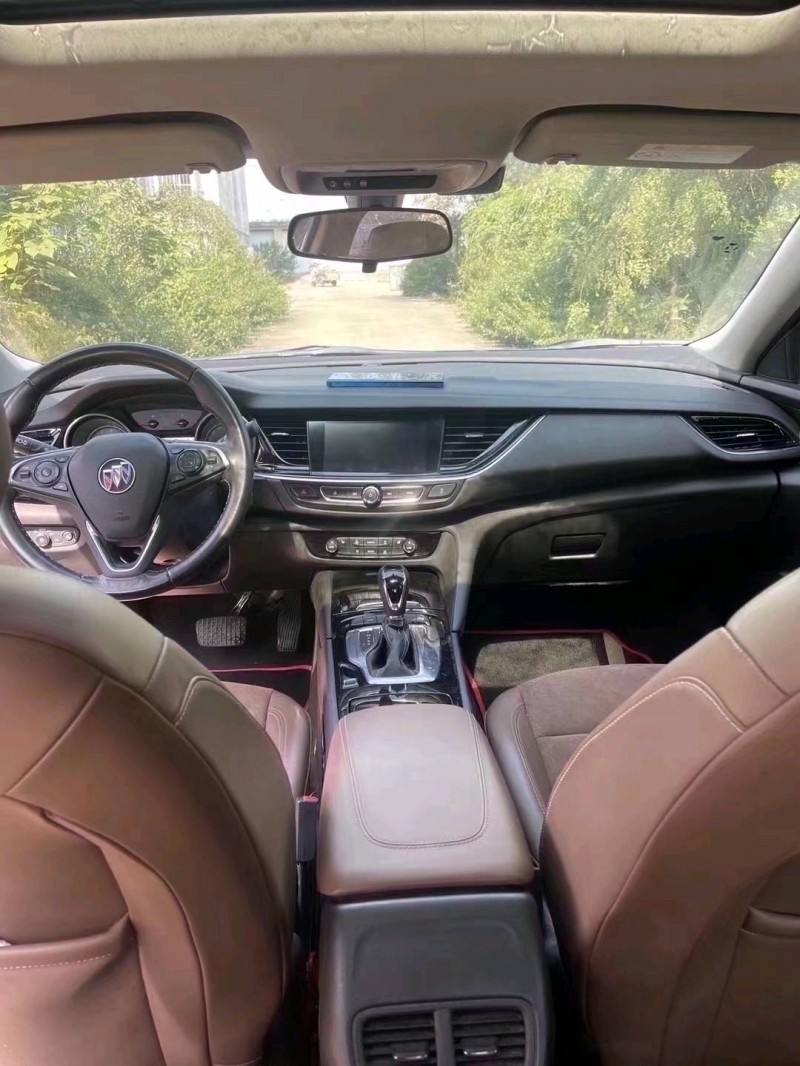 潍坊18年别克君威5