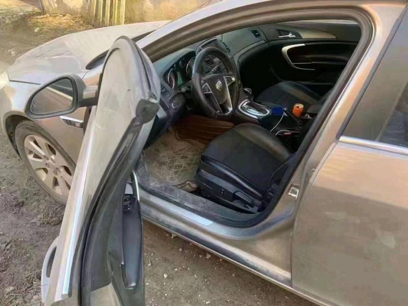 青岛13年别克君威5