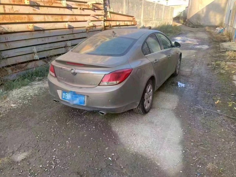 青岛13年别克君威8