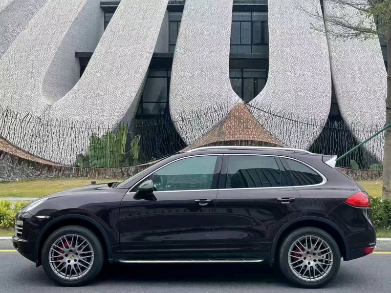 东莞14年保时捷卡宴8