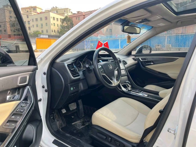 广州16年本田思铂睿3