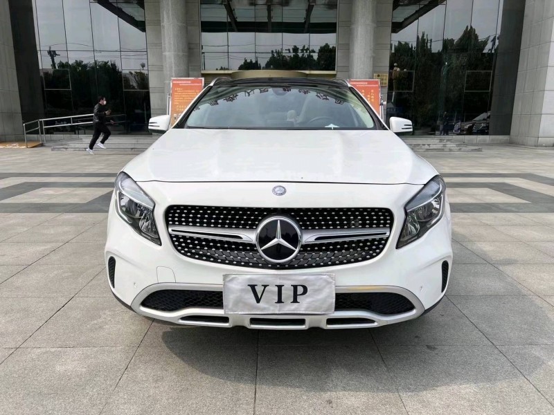 北京17年奔驰GLA1